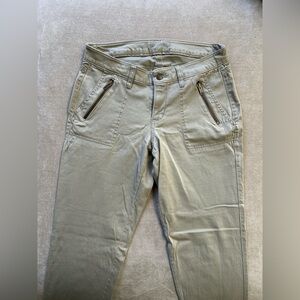 Old Navy - Cropped Khaki Pants